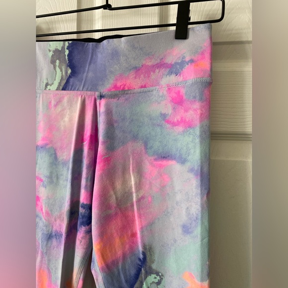 VS PINK Ultimate Leggings - Picture 2 of 6